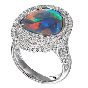 Ring with opal and diamonds