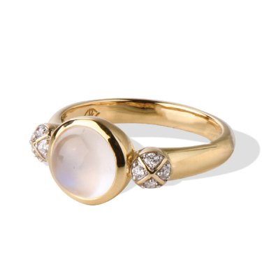 Ring in 18k yellow gold with Ethiopian opal and diamonds