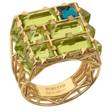 Ring in 18k yellow gold with peridot