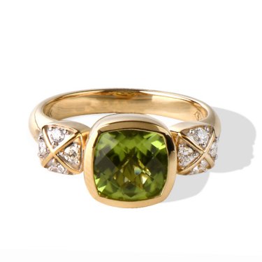 Ring in 18k yellow gold with peridot and diamonds