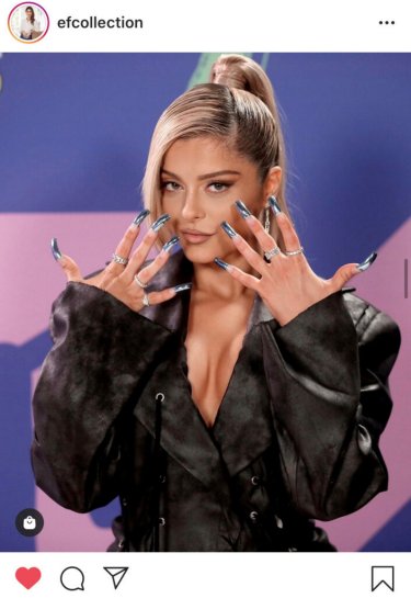 Bebe Rexha in an EF Collection diamond signet ring at the 2020 VMAs